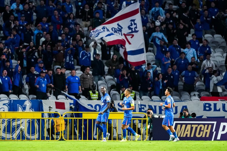 熊猫体育官网-记者:今天下午3点申花将展开迪拜冬训首场热身赛,3名新援将亮相